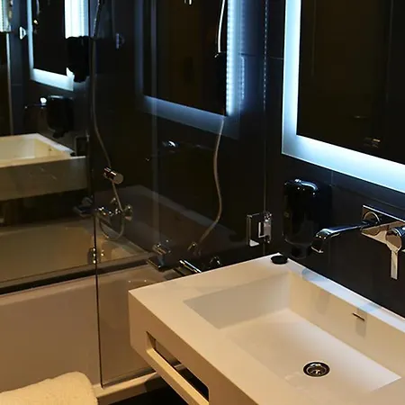 No13 Hotell 4*