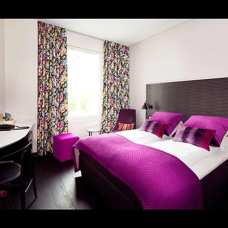 No13 Hotell 4*