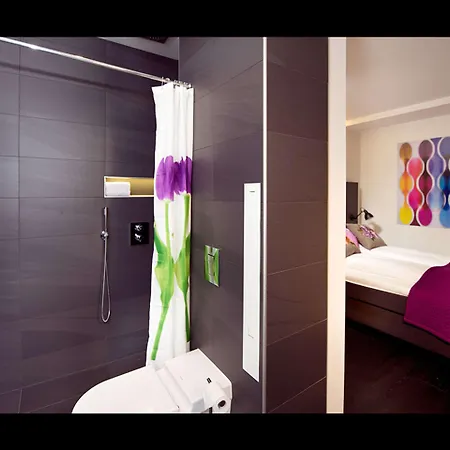 No13 Hotell 4*